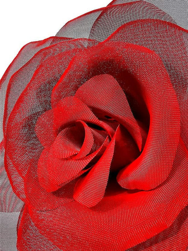 A rose made from wired mesh by artist David Begbie